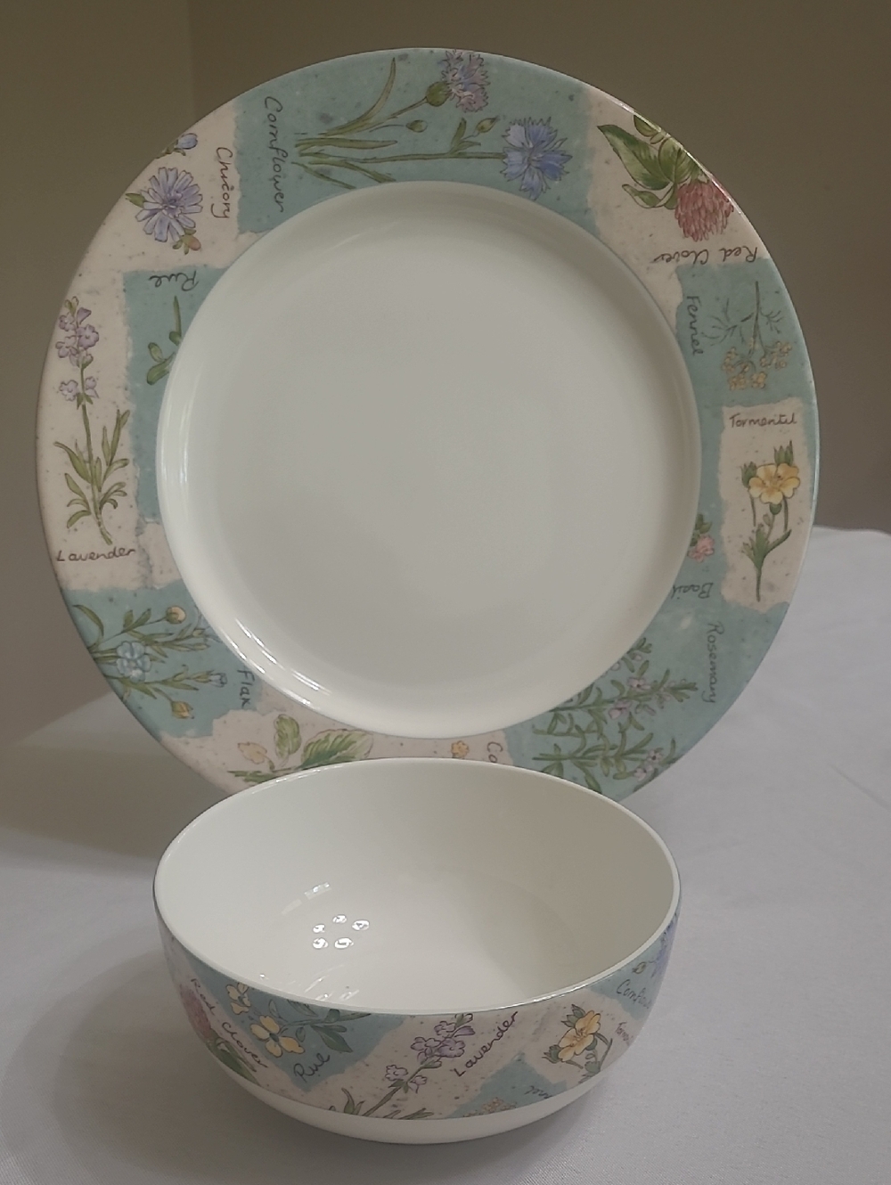 Royal Doultan "Wild Flowers" 4 Dinner Plates & 4 Bowls
